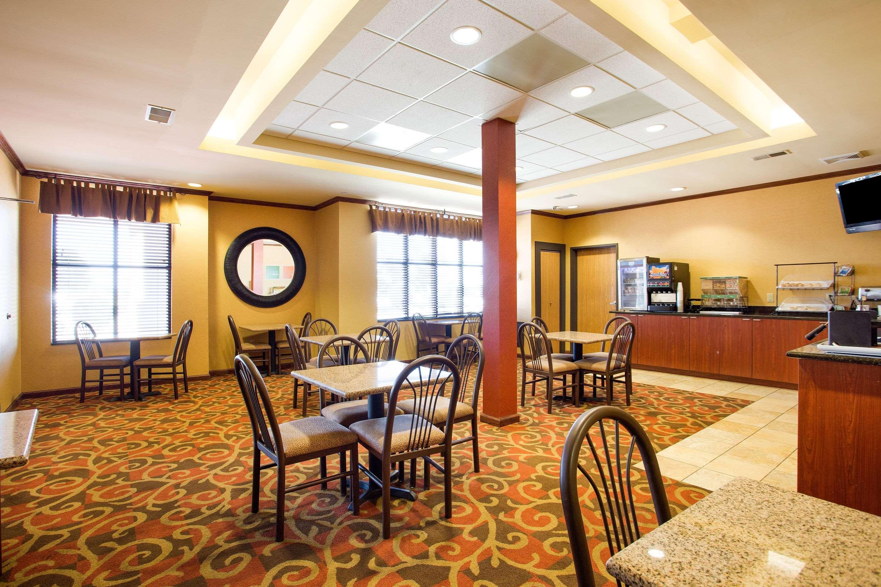 Comfort Inn & Suites Blytheville Exterior photo